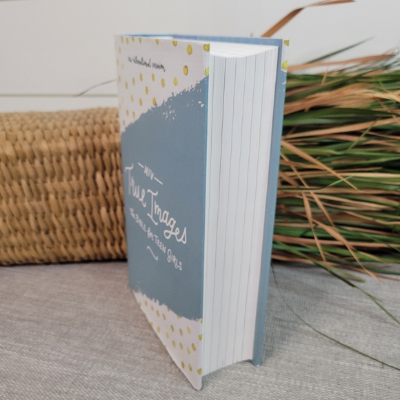 NIV, True Images Bible, Hardcover: The Bible for Teen Girls - Picture 5 of 6